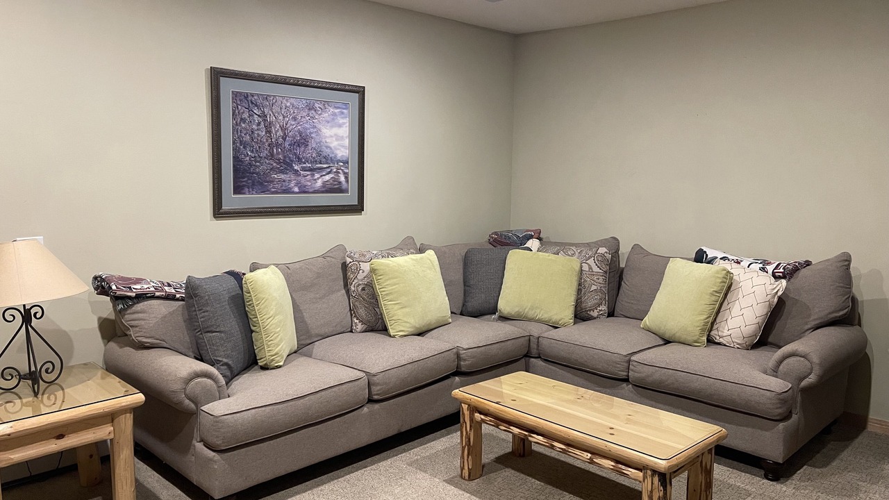 Photo of Livingroom in Peak 8