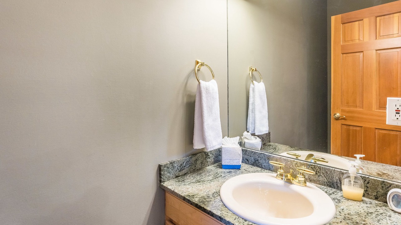 Photo of Bathroom in Peak 8