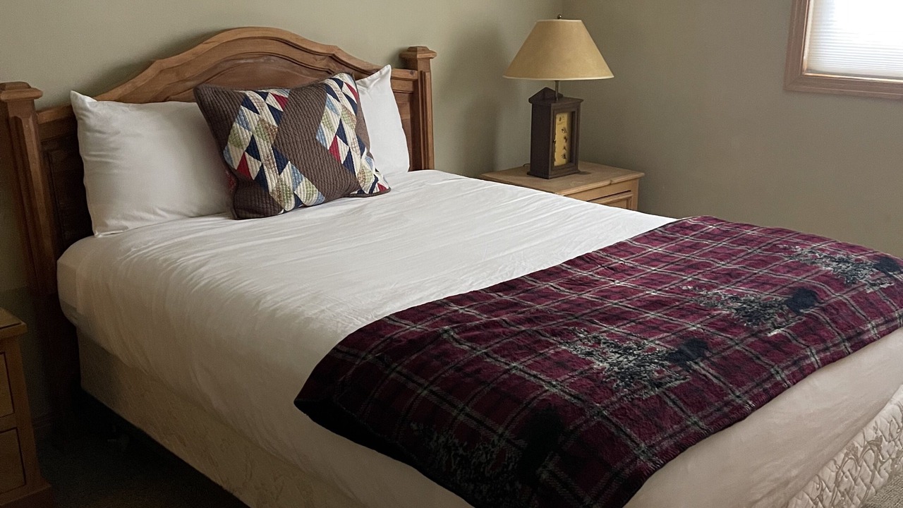 Photo of Bedroom in Peak 8