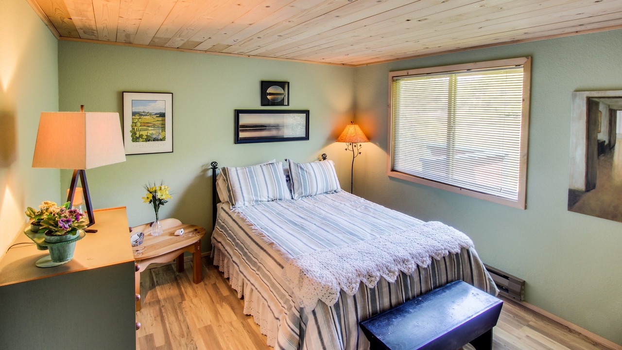 Photo of Bedroom in Lopez Island