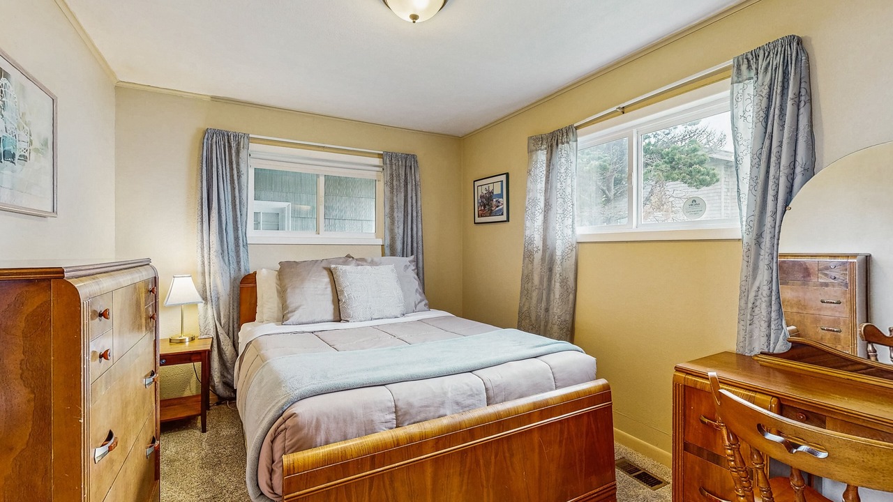 Photo of Bedroom in Roads End
