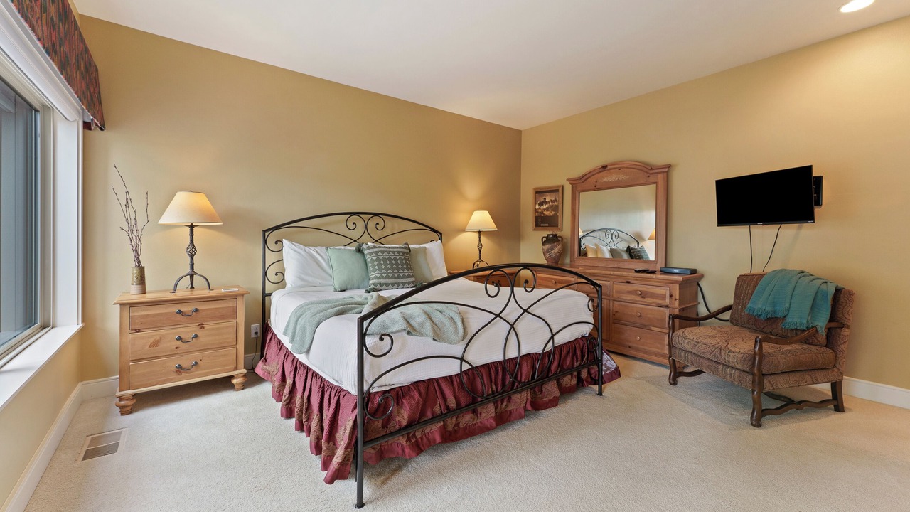 Photo of Bedroom in Broken Top