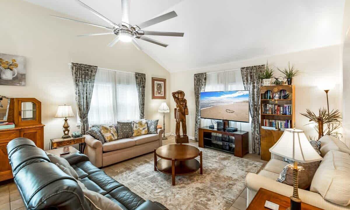 Photo of Livingroom in Safe Harbor