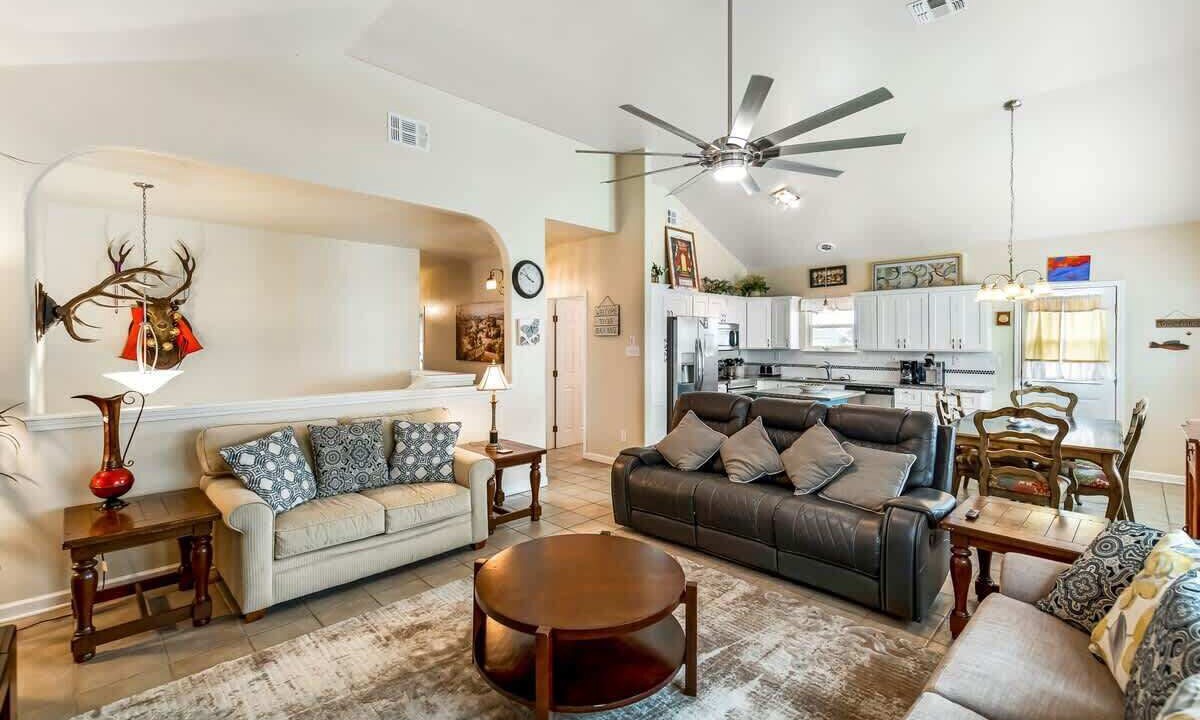 Photo of Livingroom in Safe Harbor