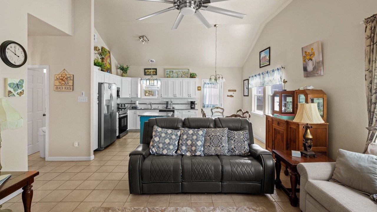 Photo of Livingroom in Safe Harbor