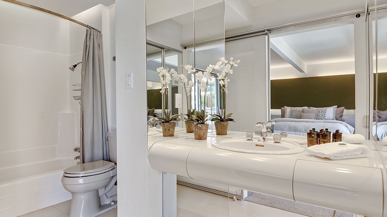 Photo of Bathroom in The Movie Colony