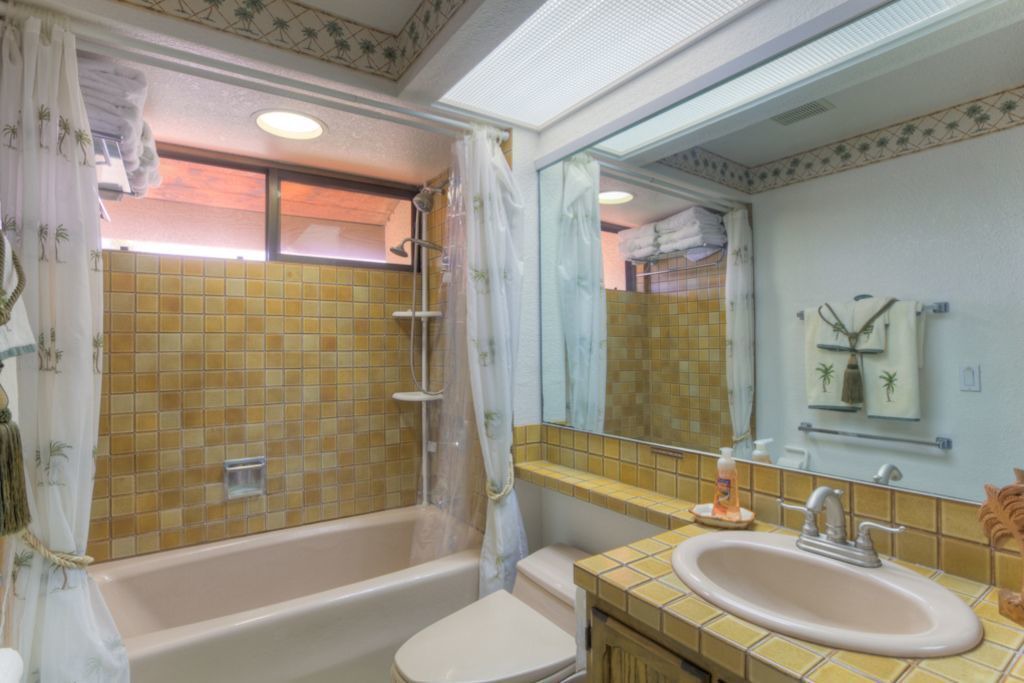 Photo of Bathroom in Kahaluu-Keauhou