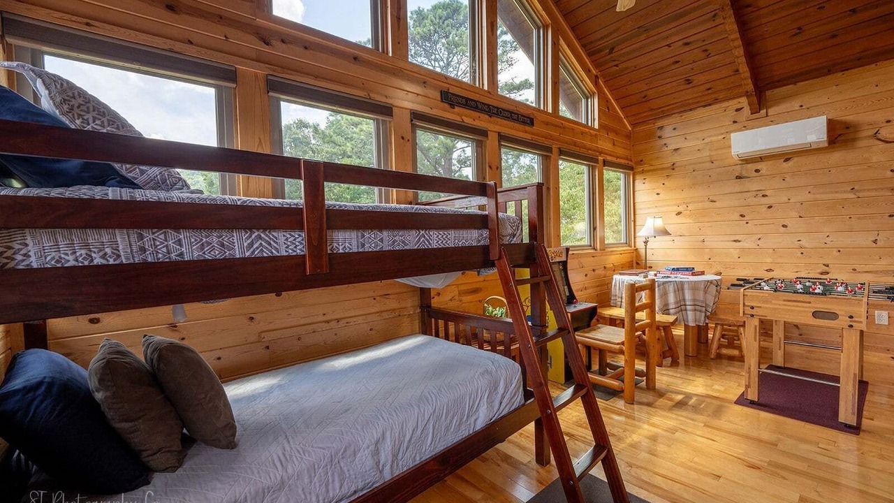 Photo of Bedroom in Wears Valley