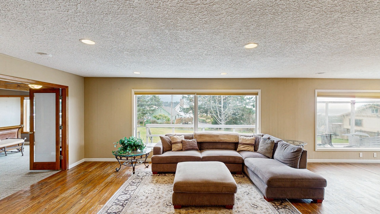 Photo of Livingroom in Roads End