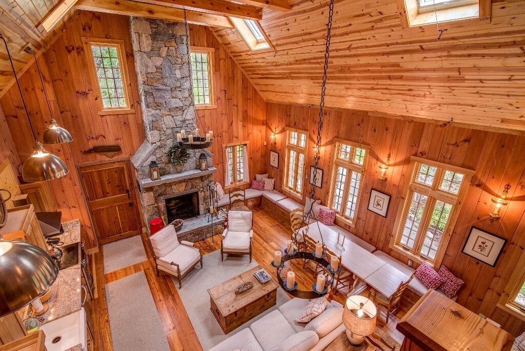 Photo of Livingroom in Old Fort