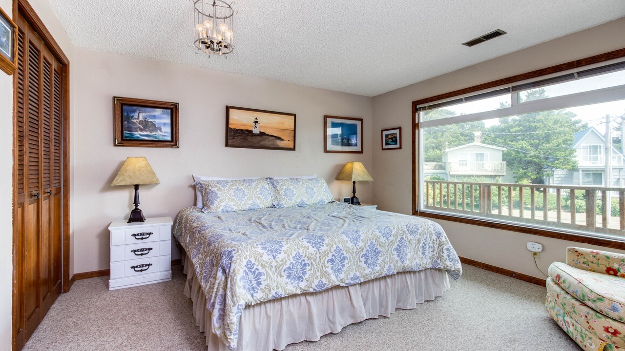 Photo of Bedroom in Gleneden Beach