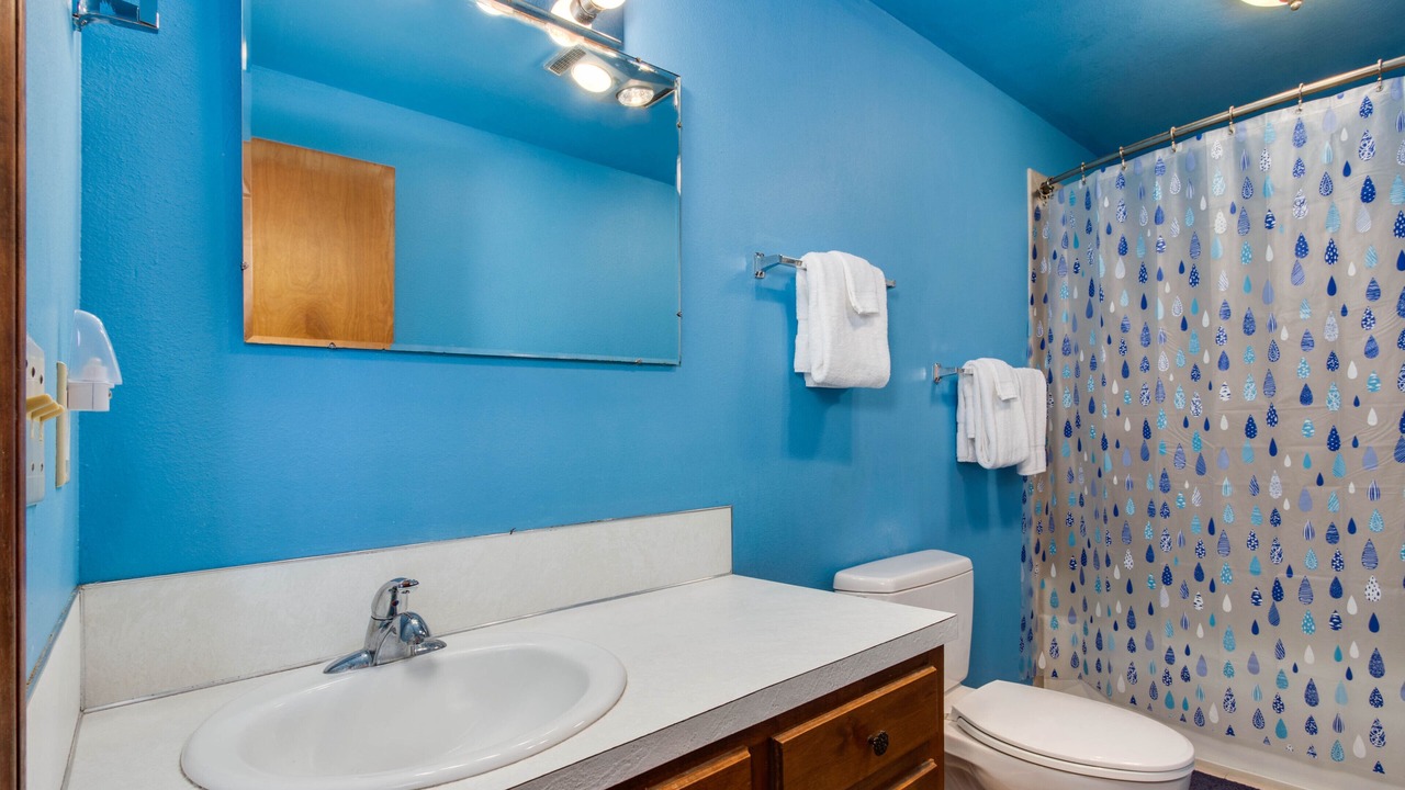 Photo of Bathroom in Gleneden Beach