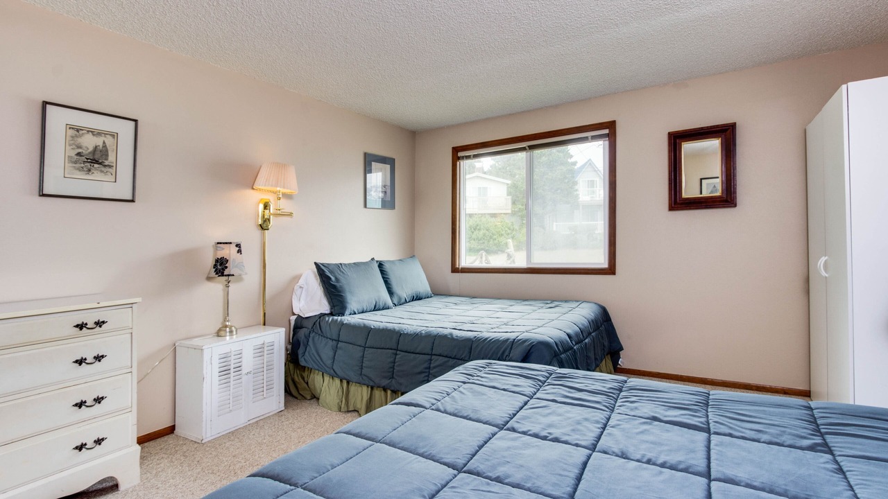 Photo of Bedroom in Gleneden Beach