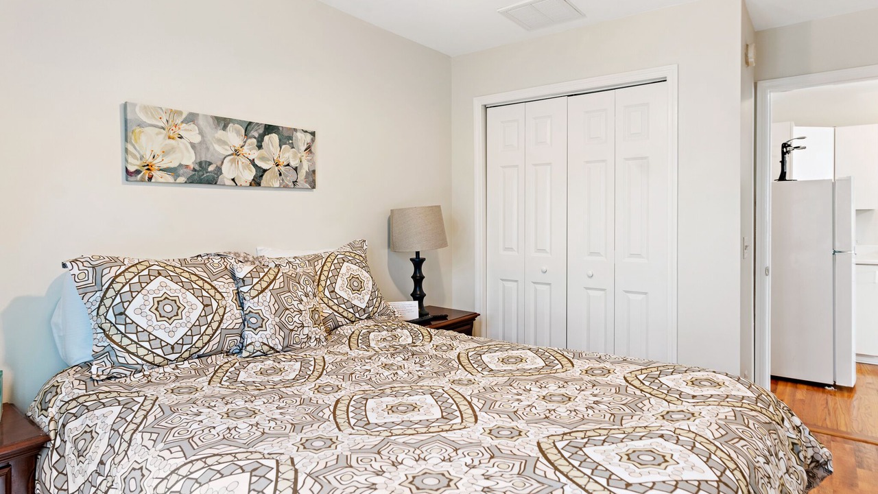 Photo of Bedroom in Historic District - North