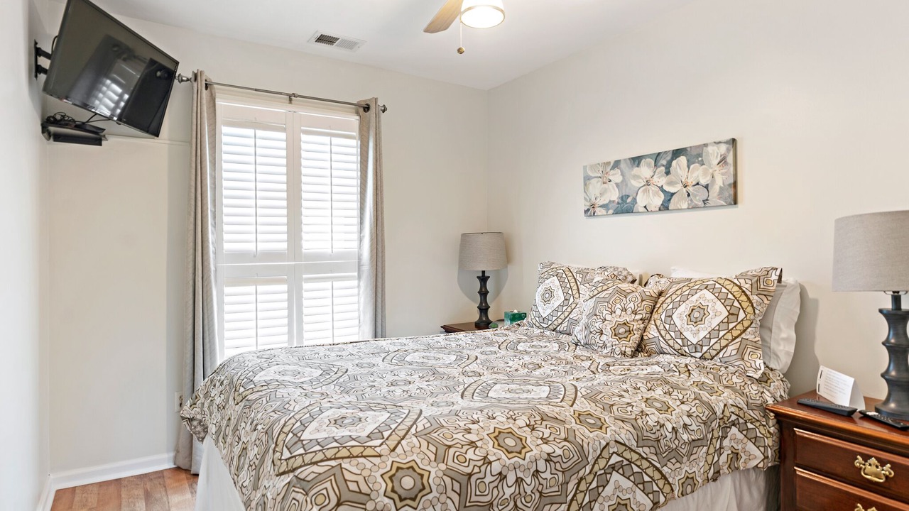 Photo of Bedroom in Historic District - North