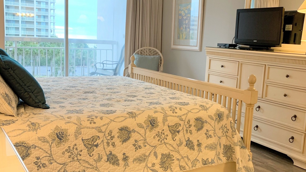 Photo of Bedroom in Arcadian Shores