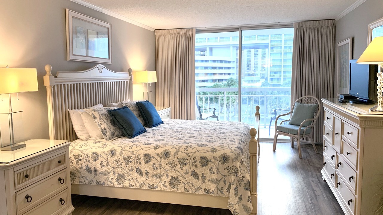 Photo of Bedroom in Arcadian Shores