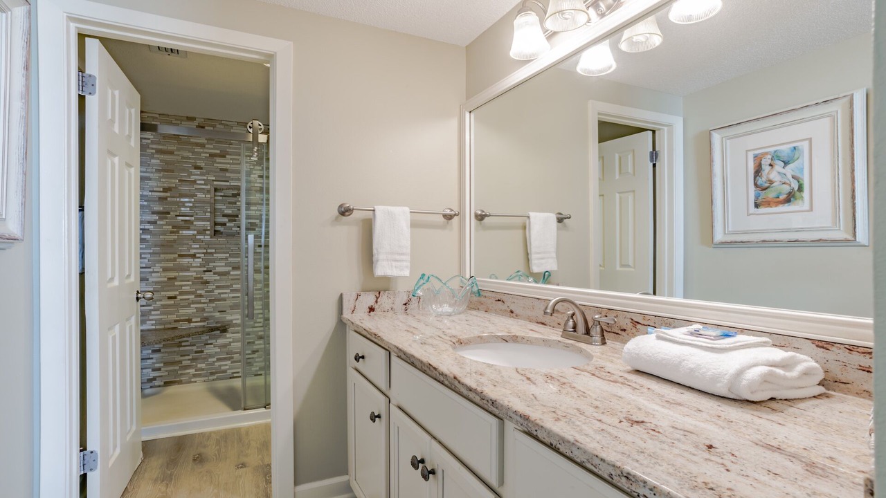 Photo of Bathroom in Orange Beach East