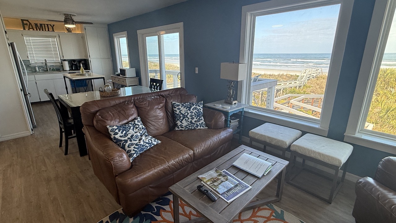Photo of Livingroom in Crescent Beach