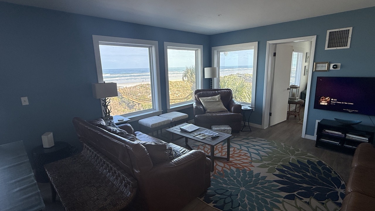 Photo of Livingroom in Crescent Beach