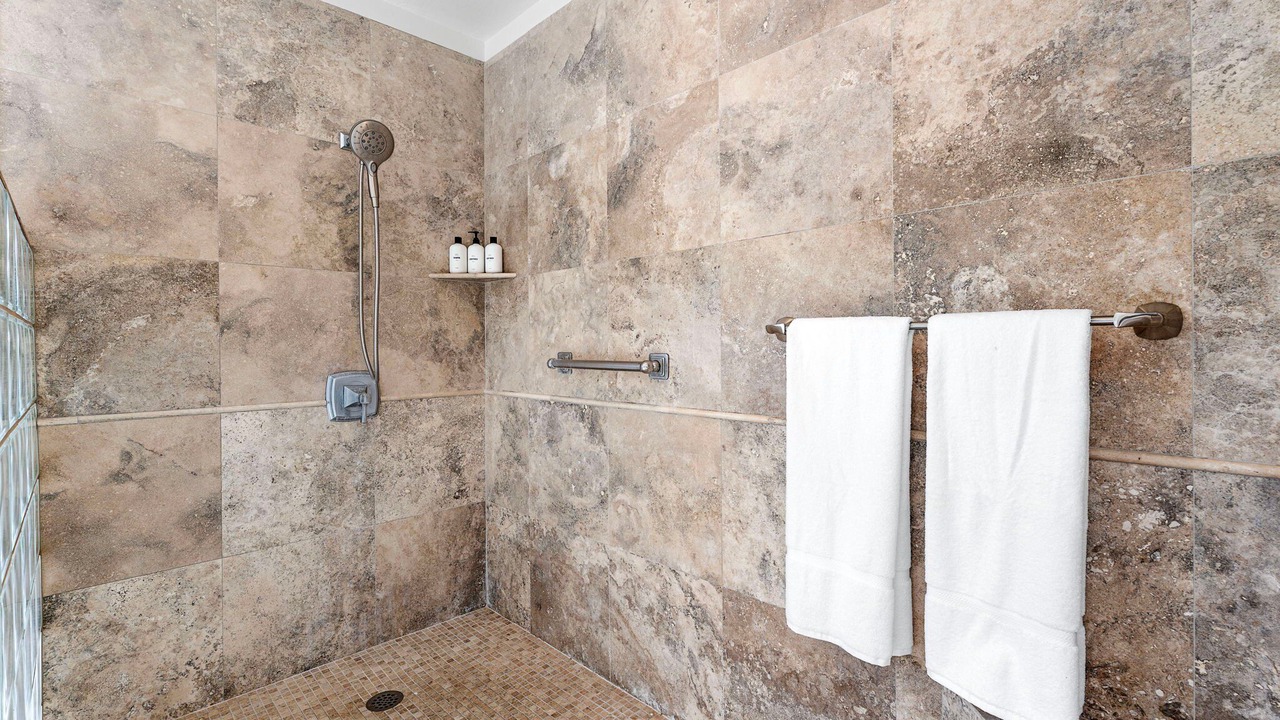 Photo of Bathroom in Kalaoa