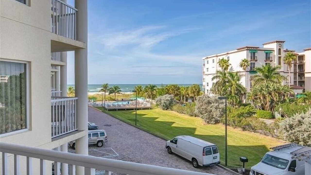 Photo of Patio Balcony in Treasure Island