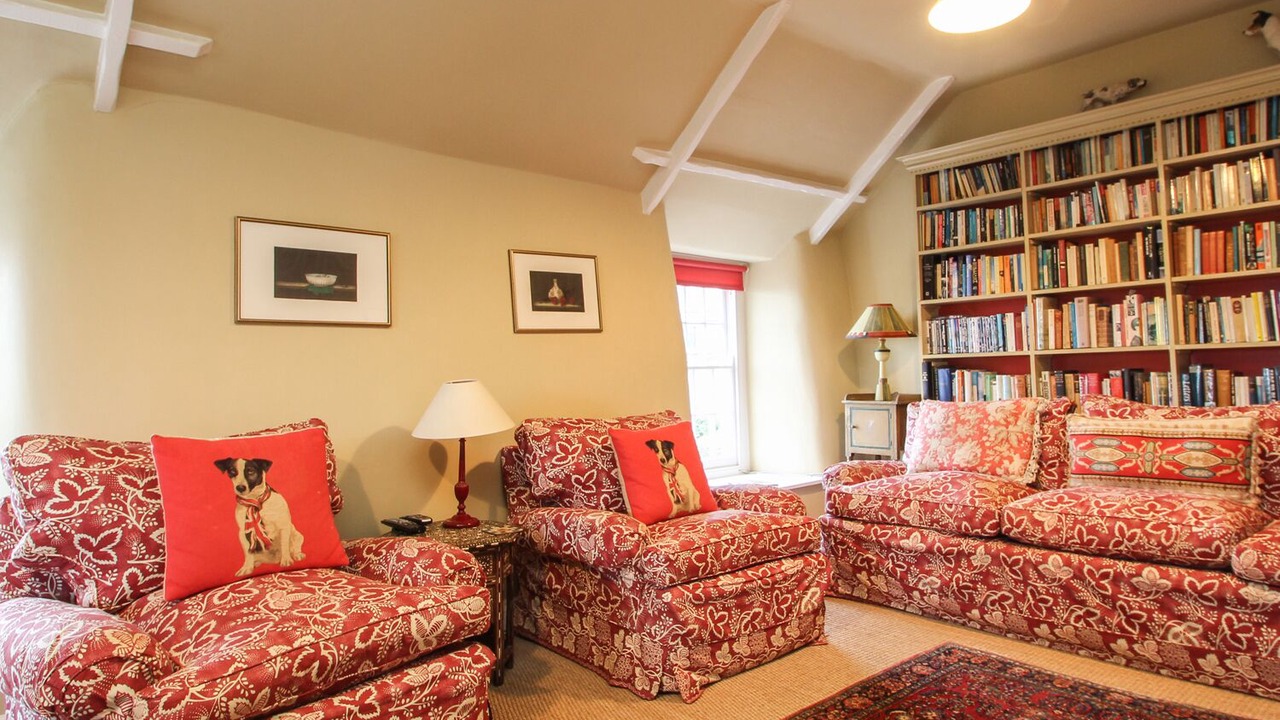 Photo of Livingroom in Chysauster