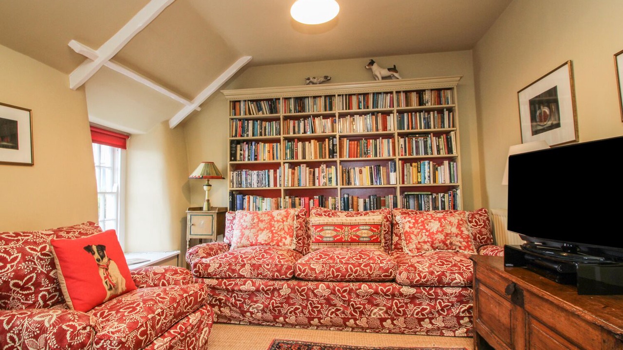 Photo of Livingroom in Chysauster