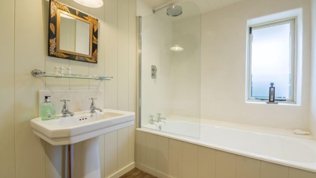 Photo of Bathroom in Saxmundham