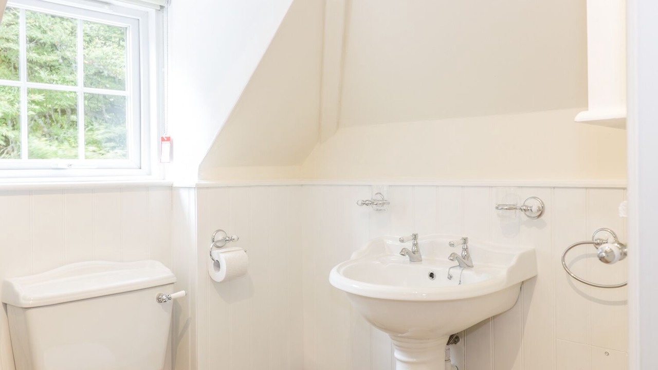 Photo of Bathroom in Walkerburn