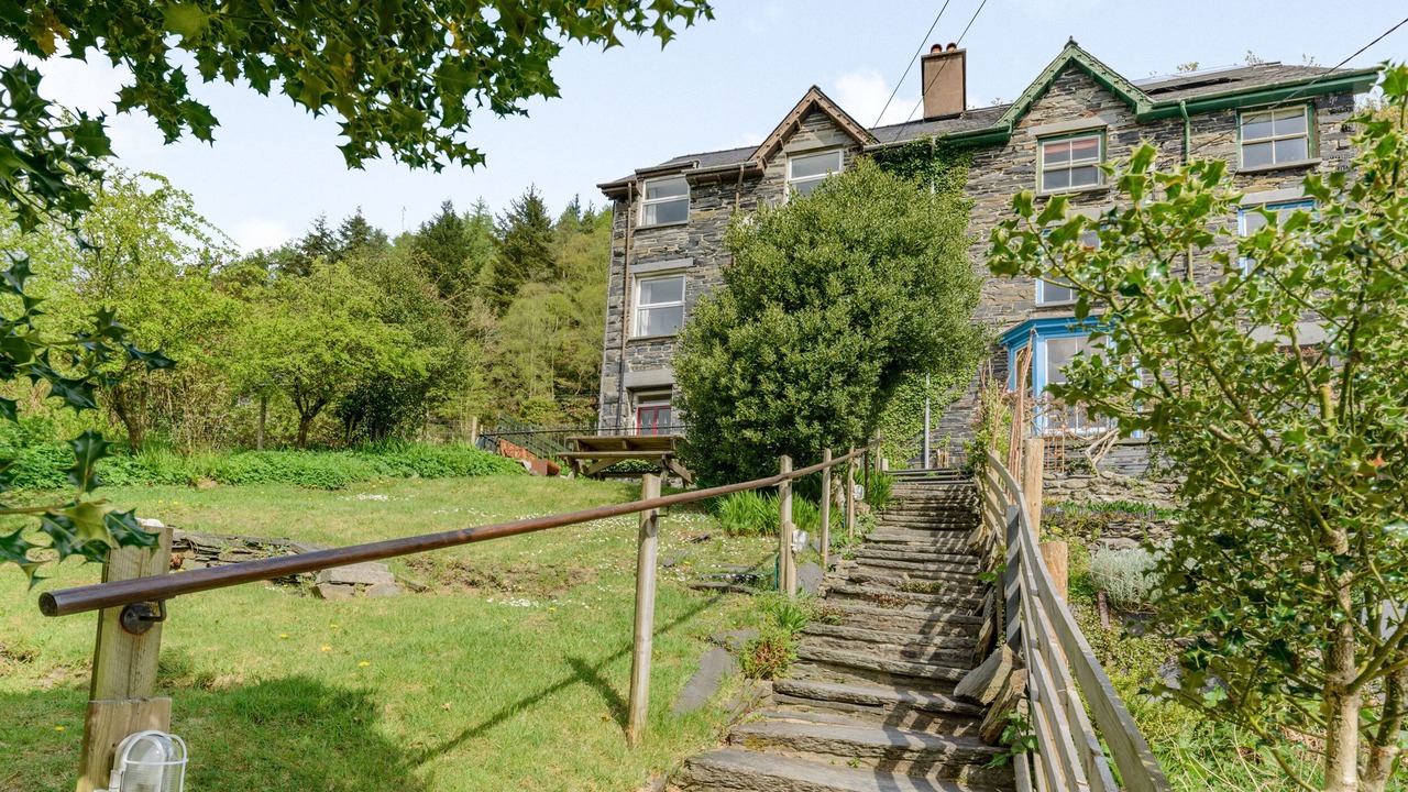 Photo of Outdoor in Corris