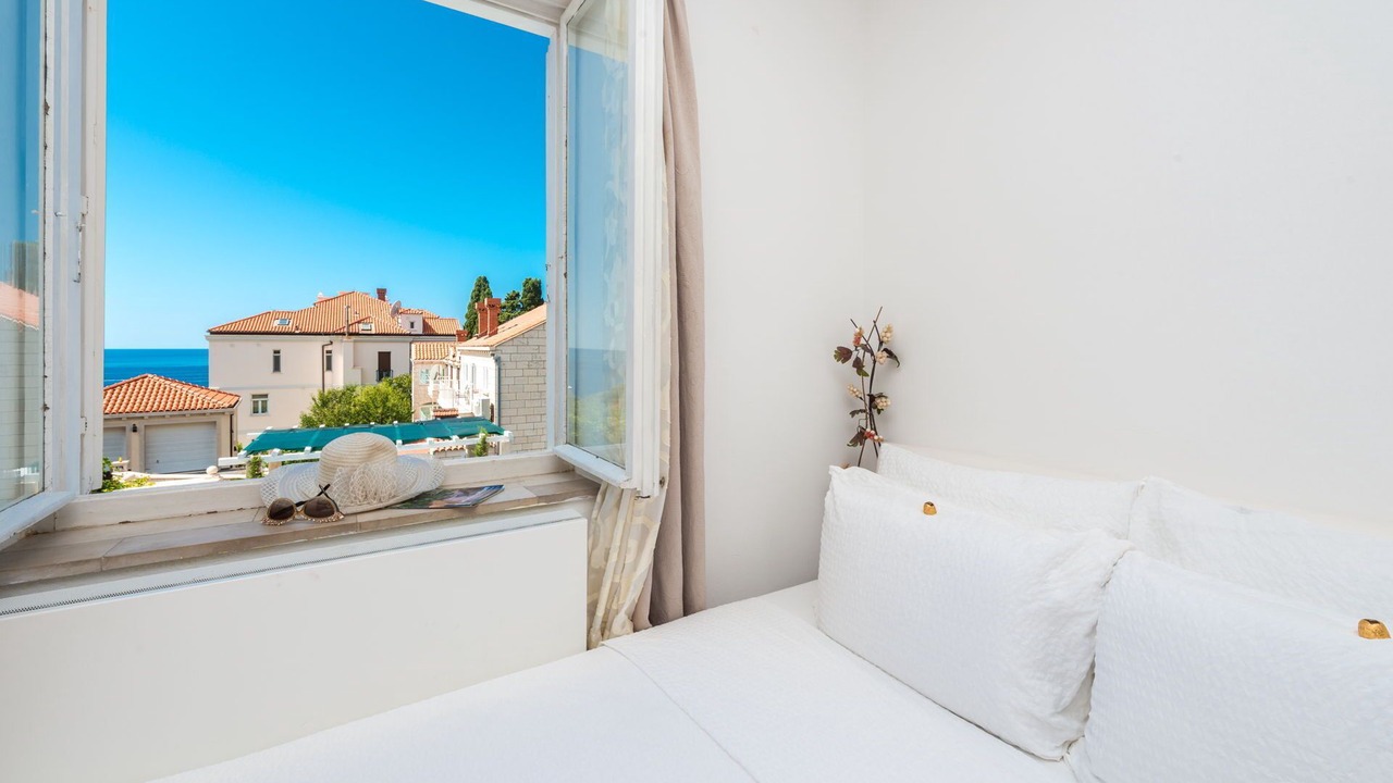 Photo of Bedroom in Pile