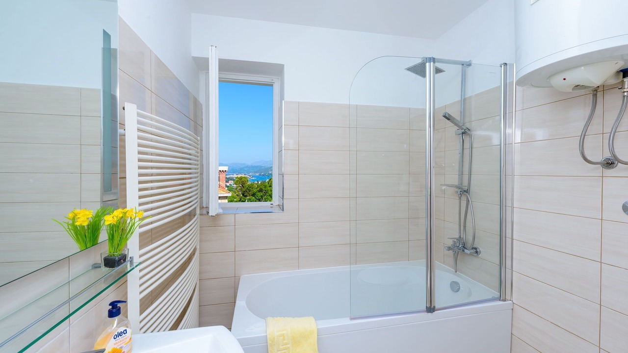 Photo of Bathroom in Pile