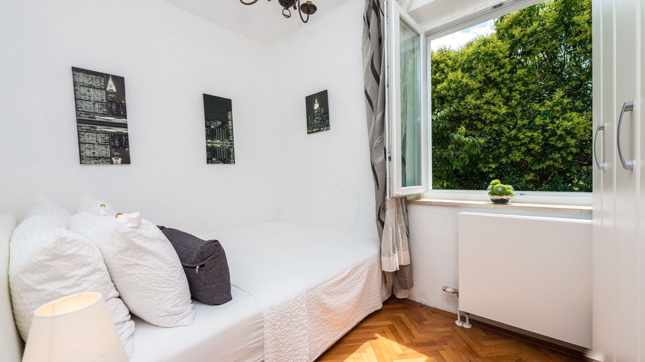 Photo of Bedroom in Pile