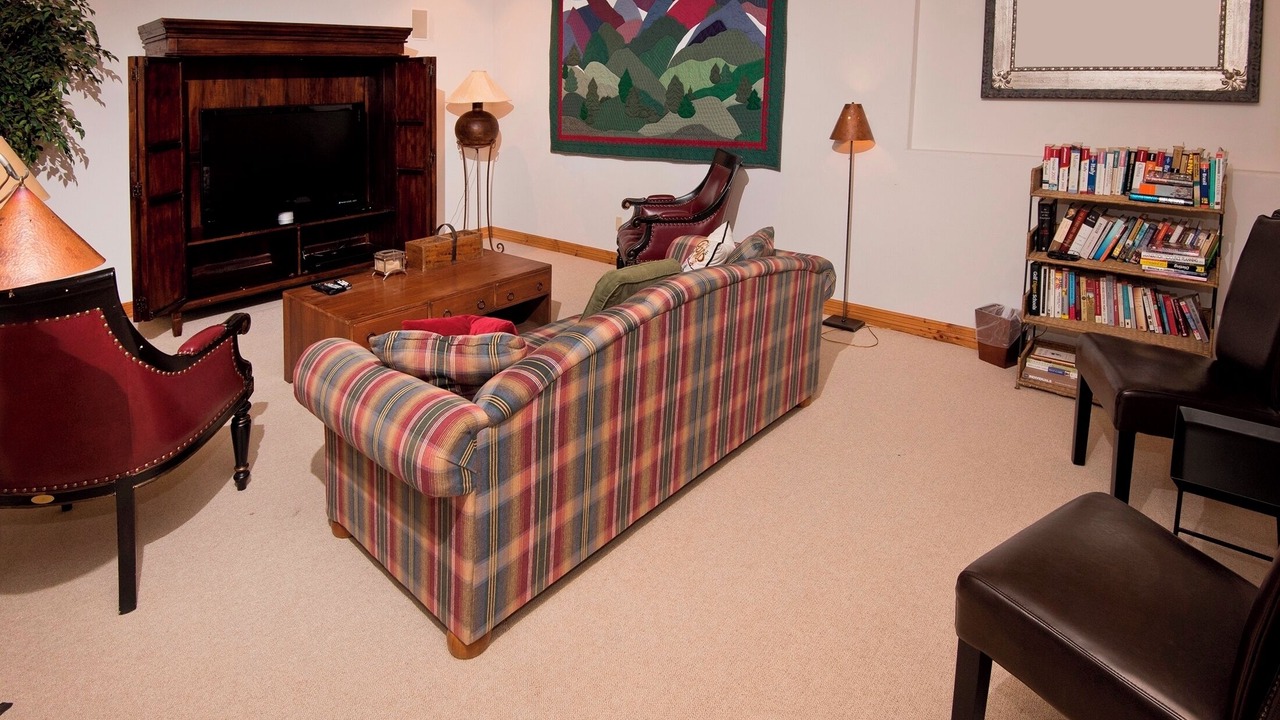 Photo of Livingroom in Edwards