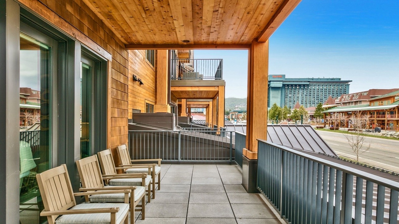 Photo of Patio Balcony in Lakeside Park