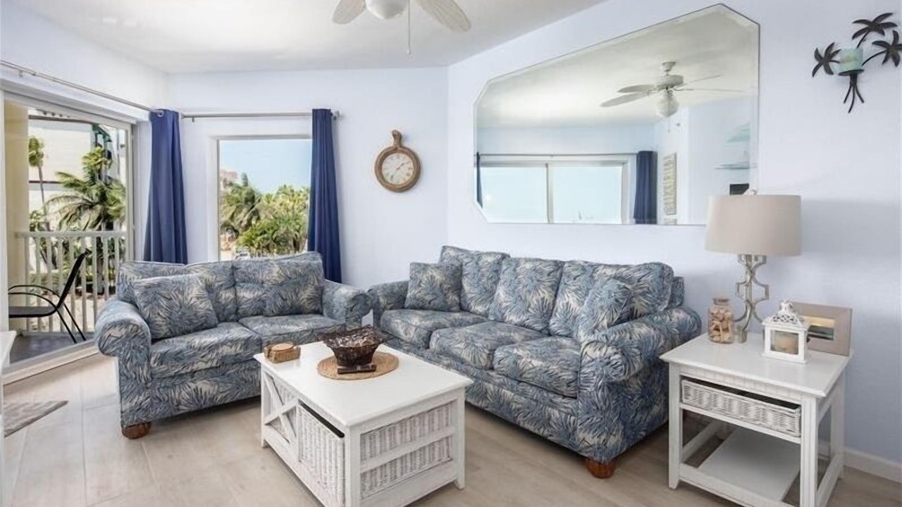 Photo of Livingroom in Treasure Island