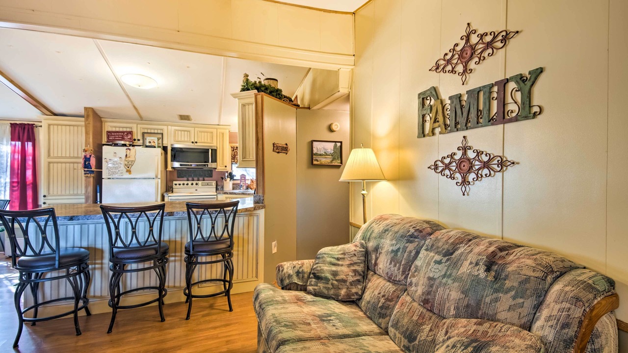Photo of Livingroom in Canadian