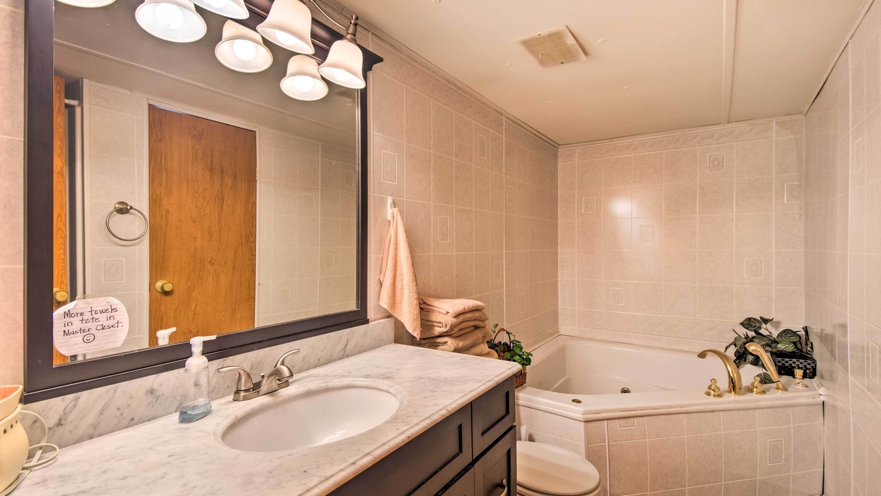 Photo of Bathroom in Canadian