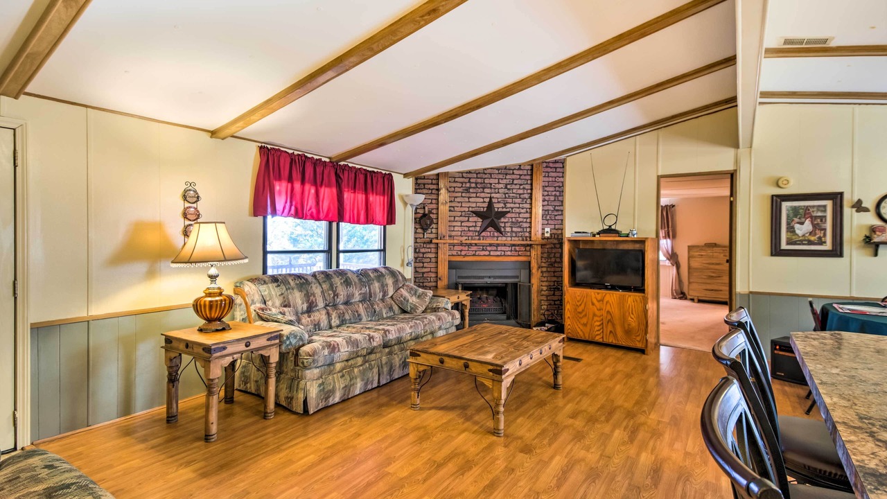 Photo of Livingroom in Canadian