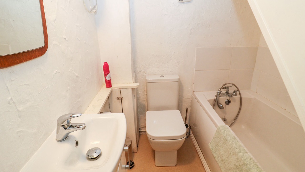 Photo of Bathroom in St. Neot