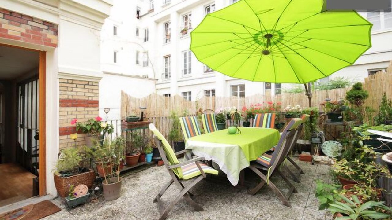 Photo of Outdoor in Quartier des Grandes-Carrieres
