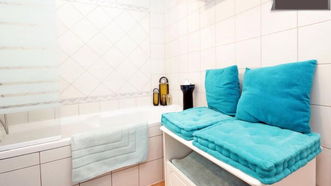 Photo of Bathroom in Quartier des Grandes-Carrieres