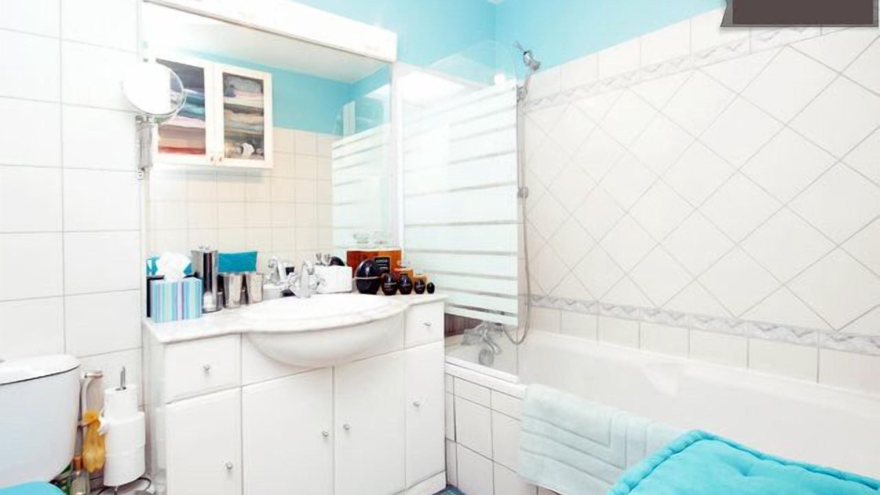 Photo of Bathroom in Quartier des Grandes-Carrieres