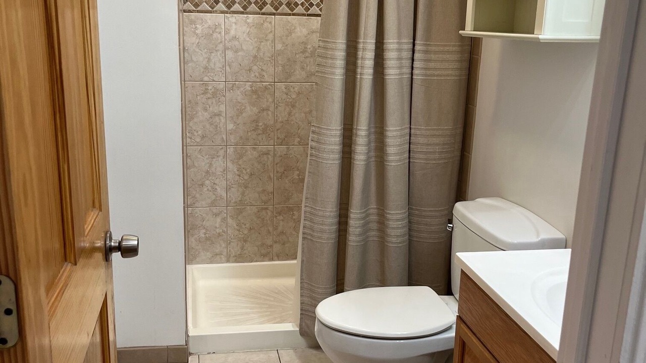 Photo of Bathroom in Lakeview