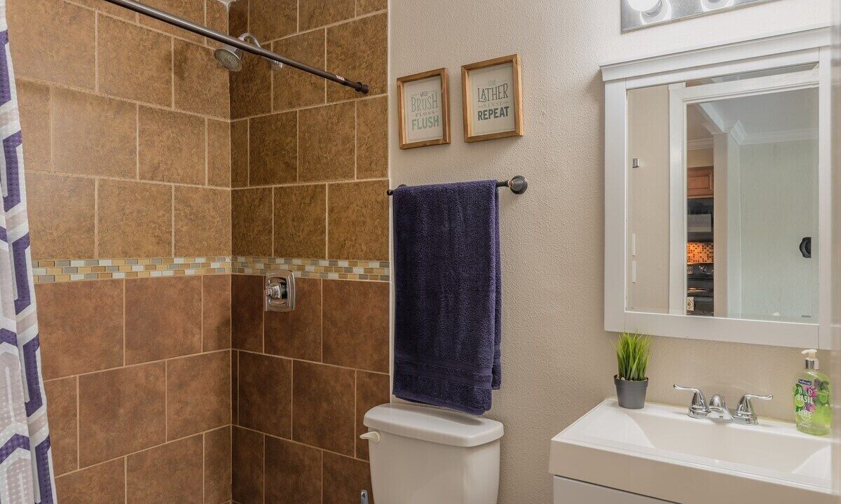 Photo of Bathroom in Mahncke Park