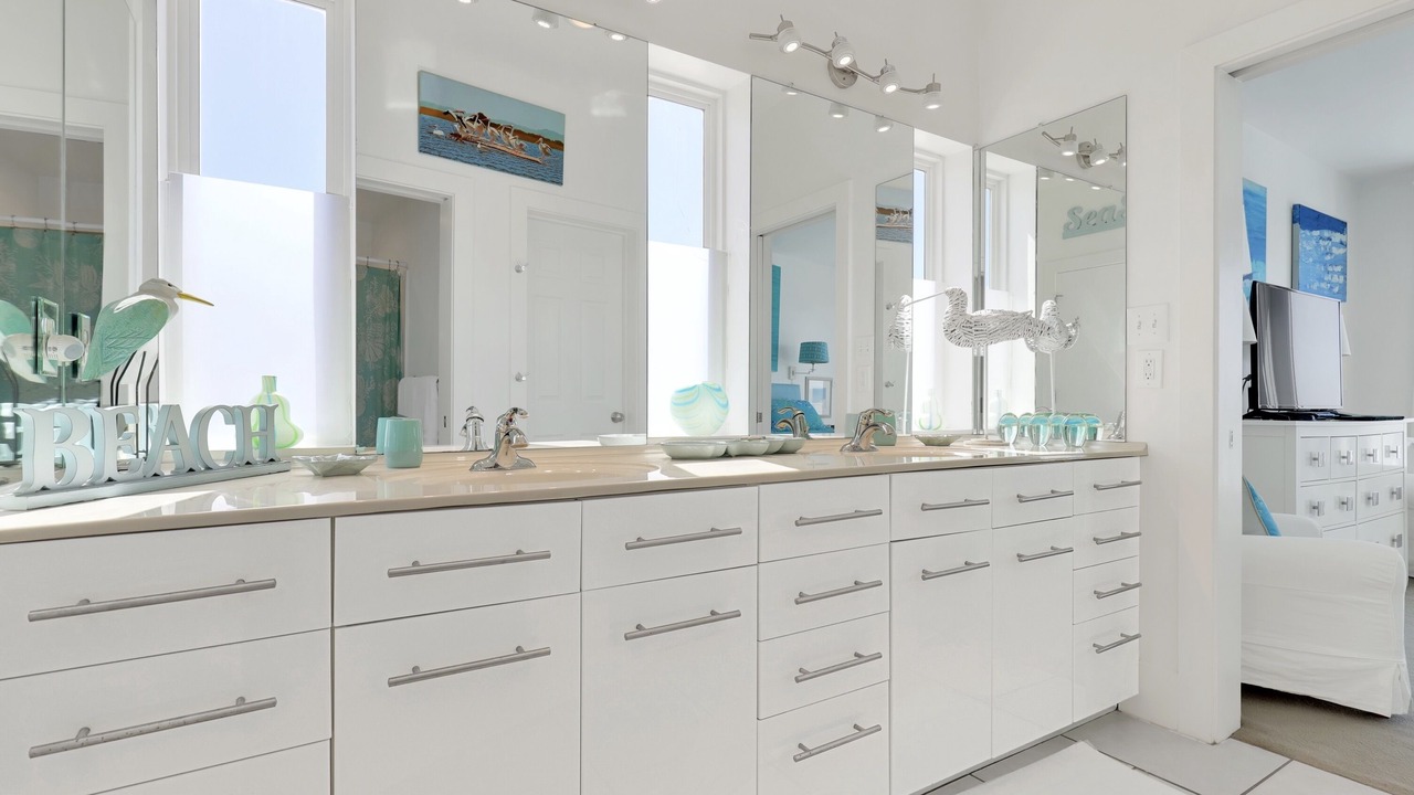 Photo of Bathroom in Dauphin Island