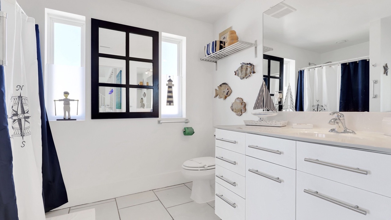 Photo of Bathroom in Dauphin Island