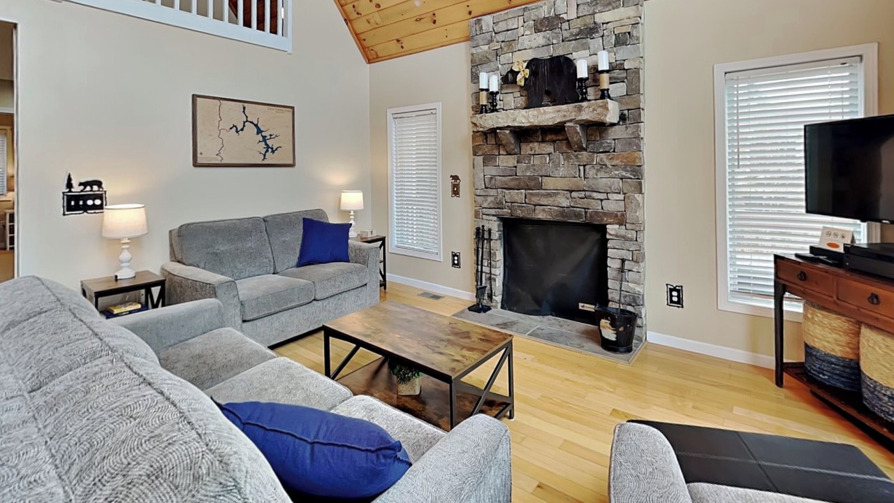 Photo of Livingroom in McHenry