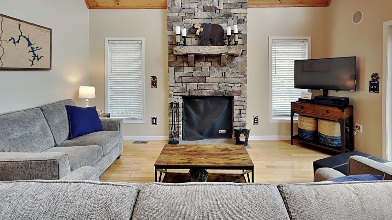 Photo of Livingroom in McHenry
